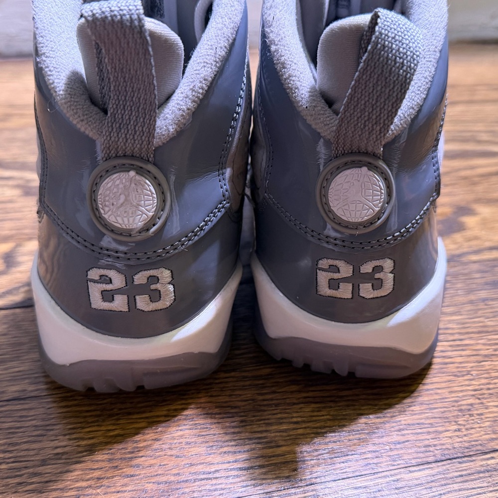 Air Jordan 9 Retro "Cool Grey" shoes size 5.5Y - Picture 4 of 6